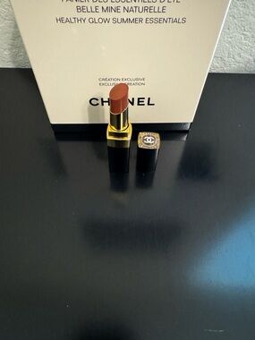 CHANEL Rouge Coco Flash Hydrating Vibrant Shine Lip Colour #280 “Sweet”. Limited